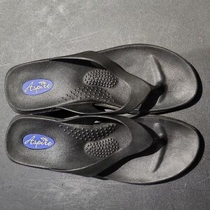 Okabashi Aspire Flip Flops ML